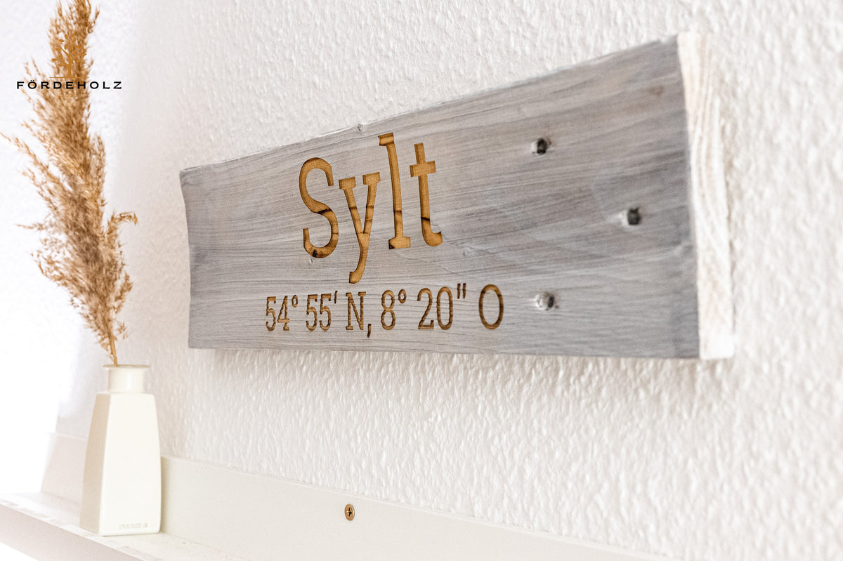 Palettenschild - Holzpalette, Holzschild mit Wunschgravur - Stadt- oder Ortsname mit Koordinaten - Holzschild - Koordinaten