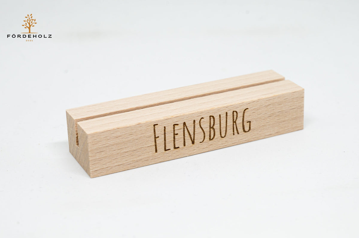 Postkarte Flensburg Ostufer Nachtaufnahme auf Wunsch mit Kartenhalter aus Buchenholz