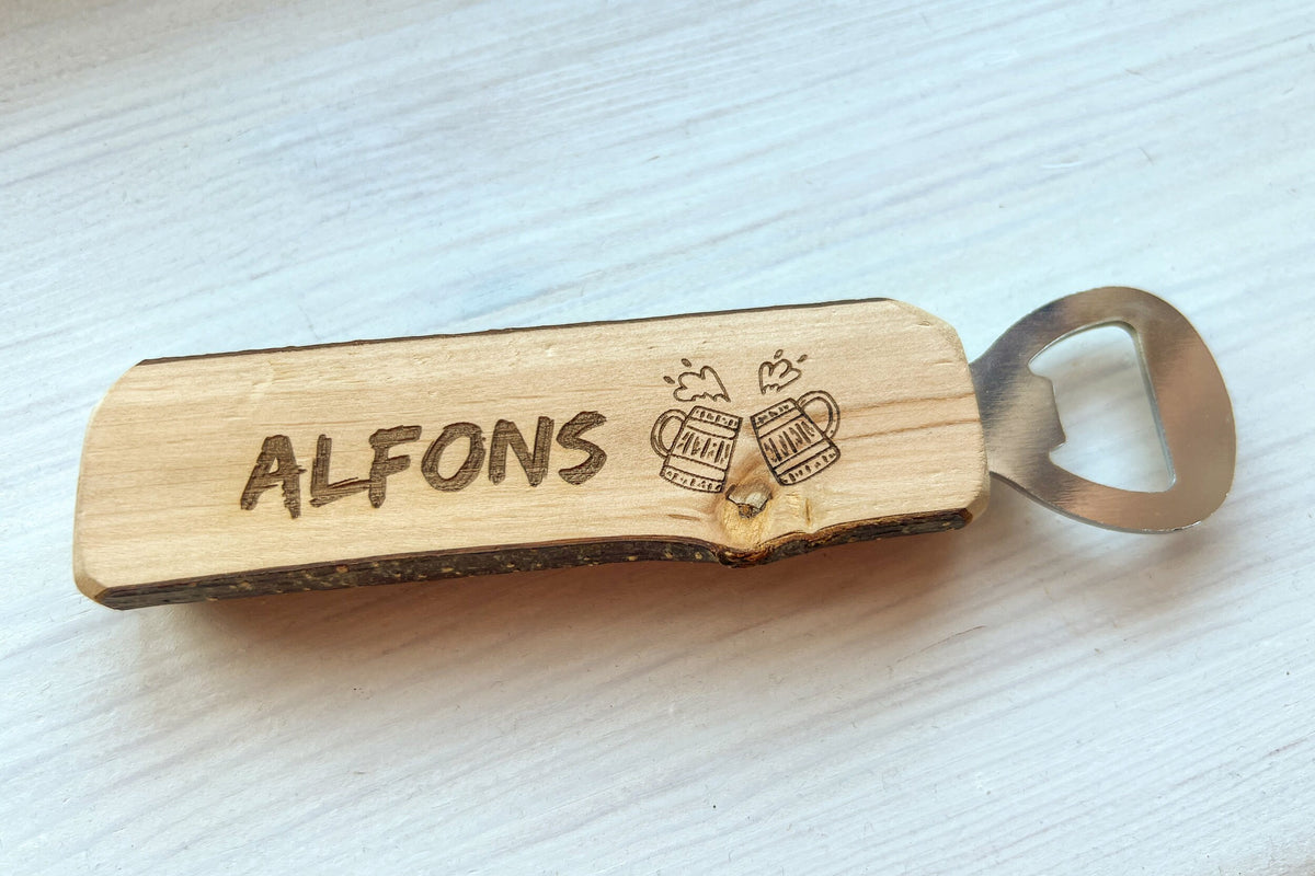 Flaschenöffner Holz mit Rinde - Rindenholz ca. 16 cm - Erle - Wunschgravur - personalisiert