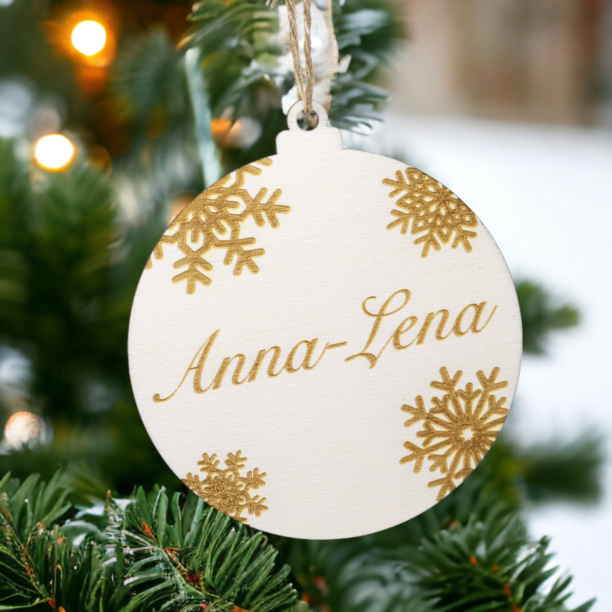 Holzanhänger Weihnachtskugel mit Namen personalisierbar - Weihnachtsbaumanhänger aus Holz