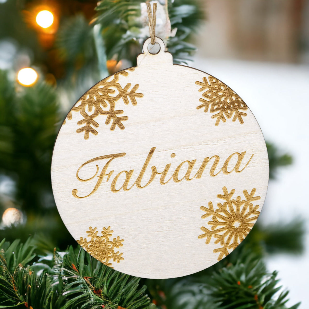 Holzanhänger Weihnachtskugel mit Namen personalisierbar - Weihnachtsbaumanhänger aus Holz