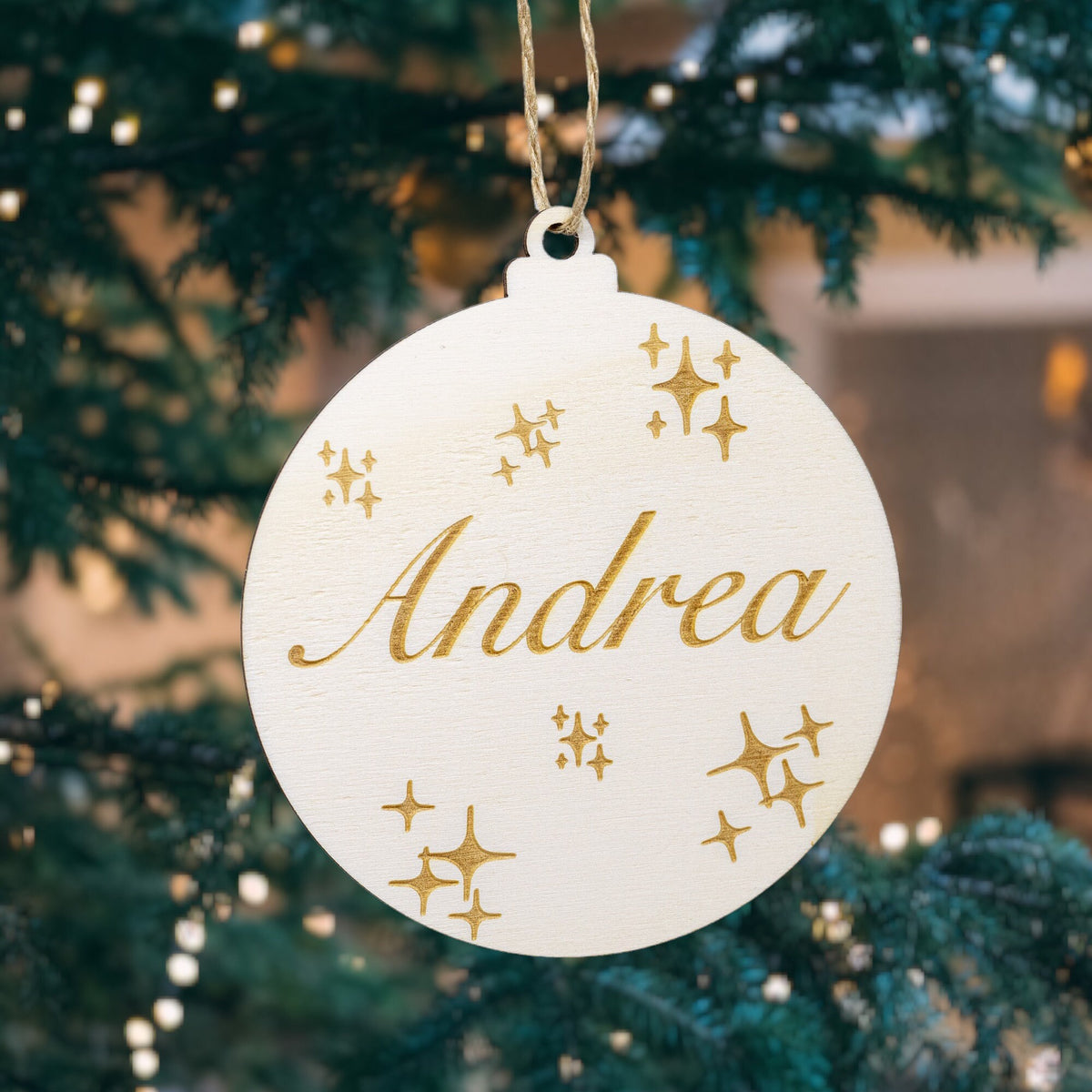 Holzanhänger Weihnachtskugel mit Namen personalisierbar - Weihnachtsbaumanhänger aus Holz