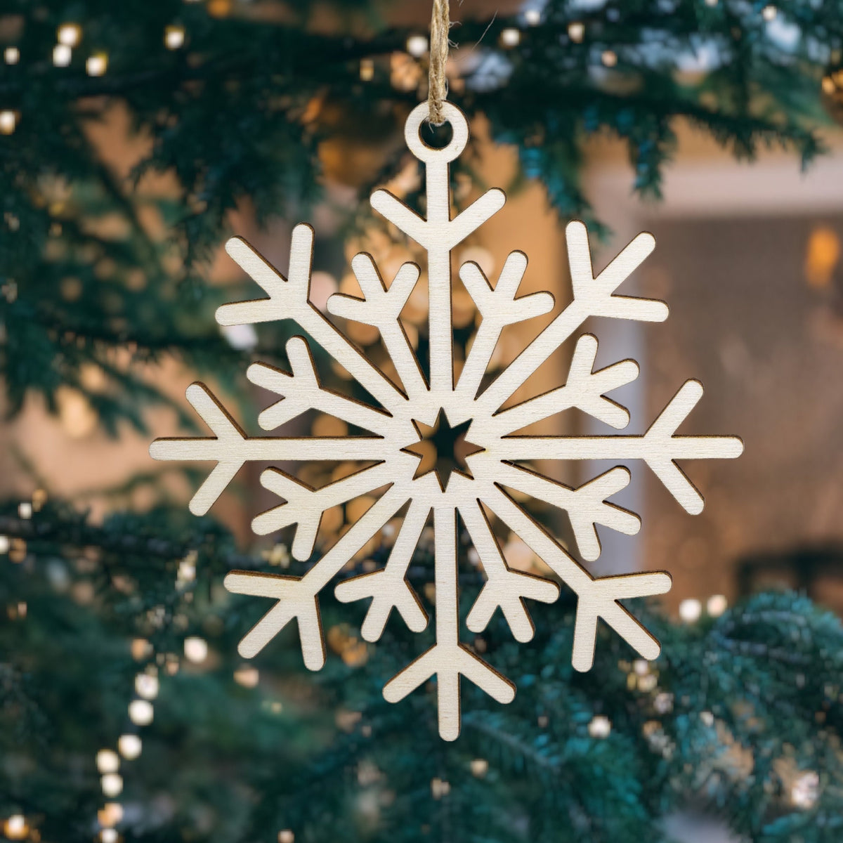 4er / 8er / 12er Set Holzanhänger Schneeflocke - Weihnachtsbaumanhänger aus Holz
