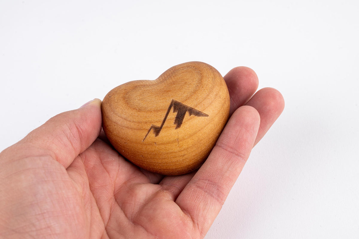 Holz Herz Handschmeichler aus geölter Eiche • 6,3 x 5 x 3,4 cm • Wunschgravur