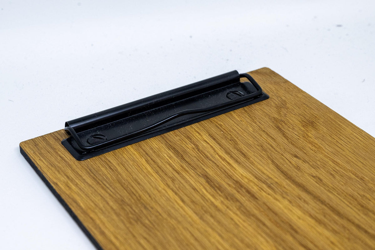 Holz Klemmbrett Eiche • DIN A5 • Briefklemme in schwarz • individuelle Gravur