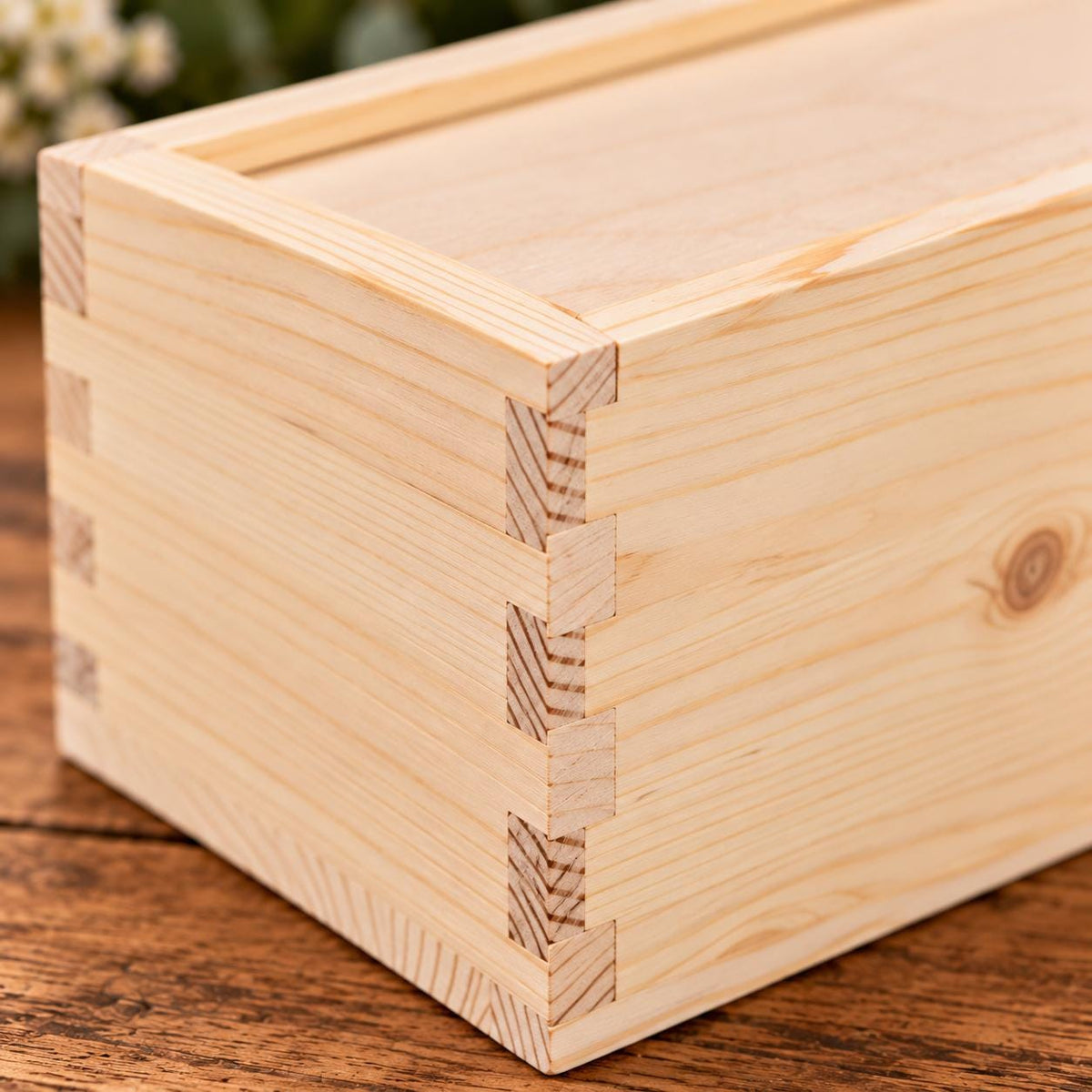 Holz Weinkiste mit Jute Kordel aus FSC Fichte für eine Flasche - 35 x 11 x 10 cm - mit Wunschgravur