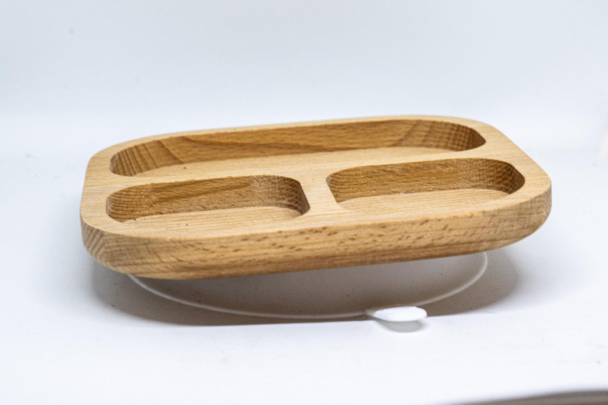 Kinderteller aus Buchenholz mit Saugnapf – 3-fach unterteilt, 18 × 18 cm
