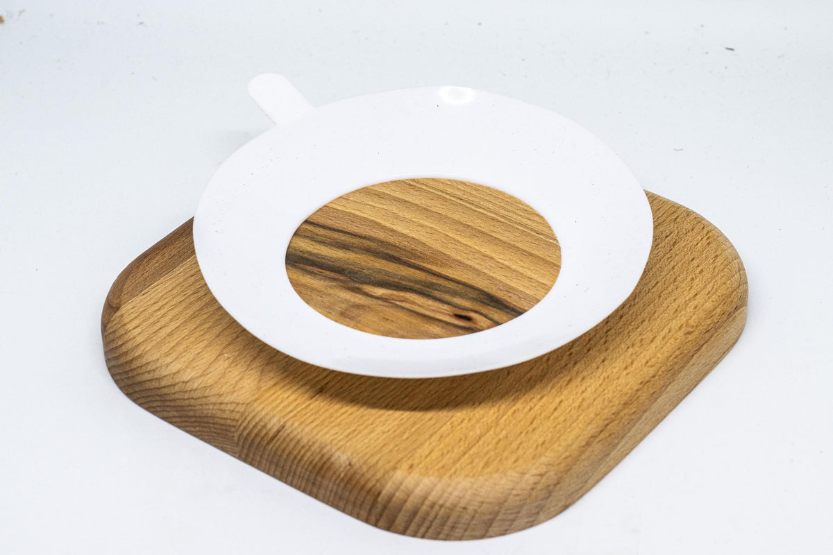 Kinderteller aus Buchenholz mit Saugnapf – 3-fach unterteilt, 18 × 18 cm