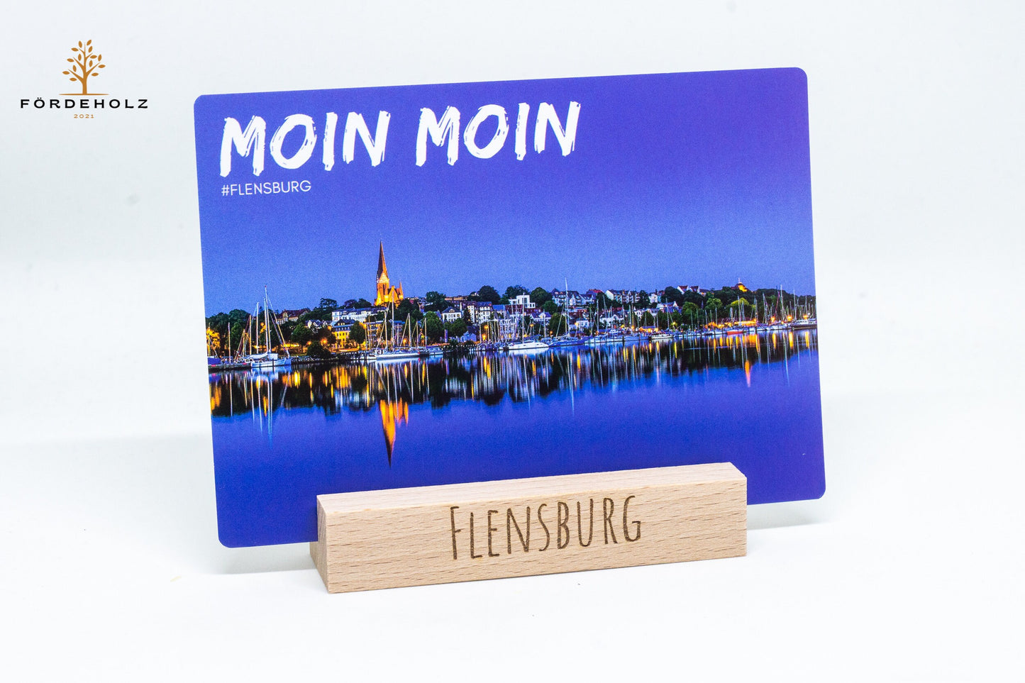 Postkarte Flensburg Ostufer Nachtaufnahme auf Wunsch mit Kartenhalter aus Buchenholz