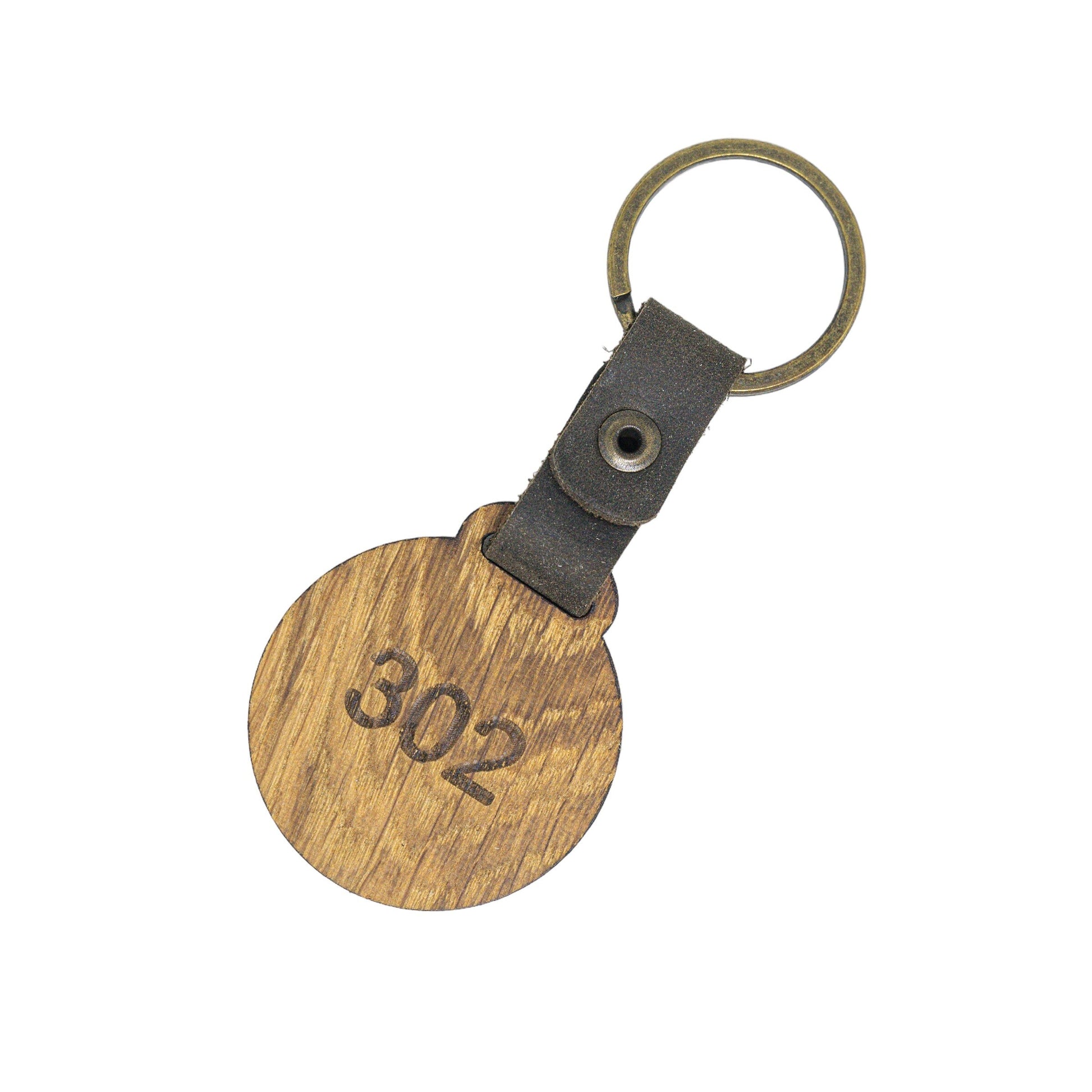Schlüsselanhänger aus Holz • geölte Eiche • rund • mit Lederband und Schlüsselring • Wunschgravur